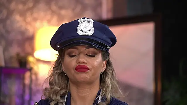 AlmaVelia online show from December 2025 10:26:01 PM