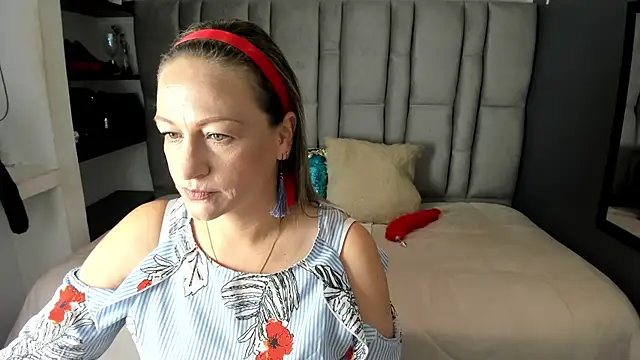 Snapshot of Charlot_milf chatting on November 2025 12:44:02 PM Charlot milf online show from November 2025 12:44:02 PM