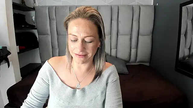 Snapshot of Charlot_milf chatting on January 2026 05:27:02 PM Charlot milf online show from January 2026 05:27:02 PM