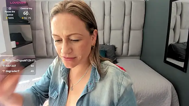 Snapshot of Charlot_milf chatting on January 2026 02:53:02 PM Charlot milf online show from January 2026 02:53:02 PM