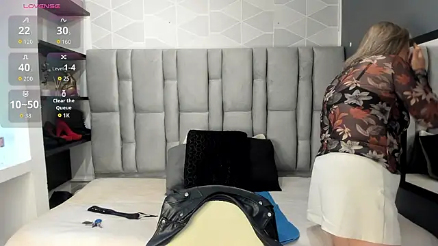 Snapshot of Charlot_milf chatting on February 2026 11:58:02 AM Charlot milf online show from February 2026 11:58:02 AM