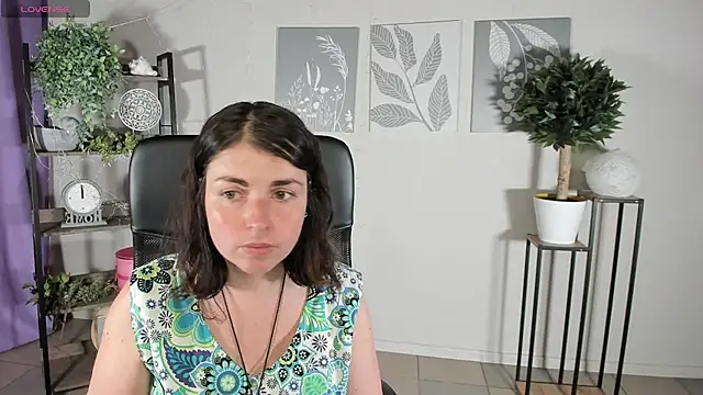 Snapshot of MartaEdams chatting on June 2026 05:06:01 AM MartaEdams online show from June 2026 05:06:01 AM