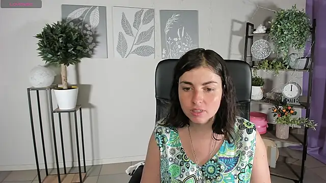 Snapshot of MartaEdams chatting on June 2026 05:19:02 AM MartaEdams online show from June 2026 05:19:02 AM