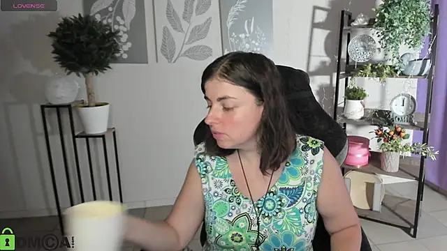 Snapshot of MartaEdams chatting on July 2026 05:23:02 AM MartaEdams online show from July 2026 05:23:02 AM