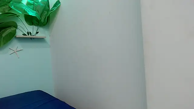 eladyrous98 online show from December 2025 03:15:01 AM