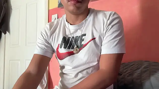 Snapshot of kSwisssxxx chatting on October 2025 10:43:02 PM kSwisssxxx online show from October 2025 10:43:02 PM