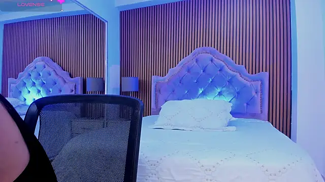 SelenaStonne online show from November 2025 12:49:01 PM