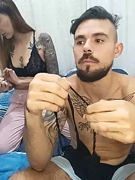 parejajuguetona420 online show from April 2026 11:40:02 PM