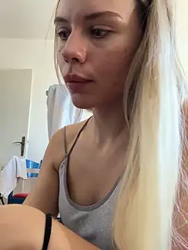 Snapshot of SexyMommyKate chatting on September 2025 12:51:01 PM SexyMommyKate online show from September 2025 12:51:01 PM
