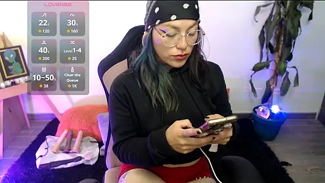 LunaBunny8 online show from November 2025 02:50:02 PM