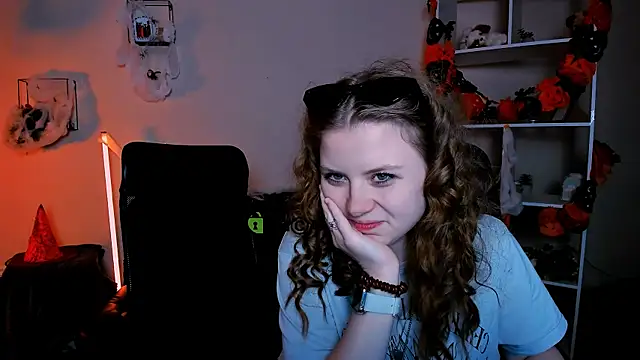 Snapshot of foxy_tease_ chatting on October 2025 10:42:02 PM foxy tease online show from October 2025 10:42:02 PM