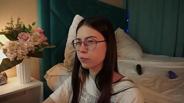 ywixos online show from February 2026 02:45:01 PM