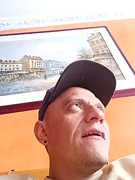 Snapshot of leon8013A chatting on November 2025 02:51:01 PM leon8013A online show from November 2025 02:51:01 PM