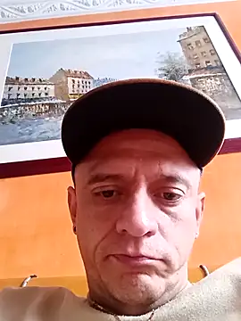 Snapshot of leon8013A chatting on November 2025 12:49:02 PM leon8013A online show from November 2025 12:49:02 PM