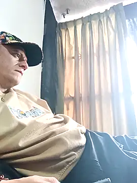 Snapshot of leon8013A chatting on November 2025 12:05:02 PM leon8013A online show from November 2025 12:05:02 PM