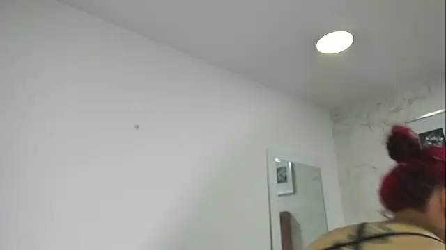 Maddy Mills online show from December 2025 05:21:02 PM