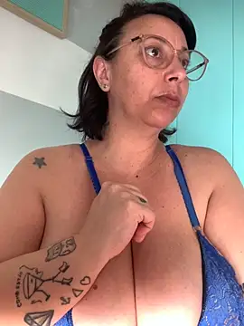 Snapshot of LupeLok chatting on September 2025 06:09:02 PM LupeLok online show from September 2025 06:09:02 PM