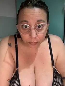 Snapshot of LupeLok chatting on October 2025 10:28:02 PM LupeLok online show from October 2025 10:28:02 PM