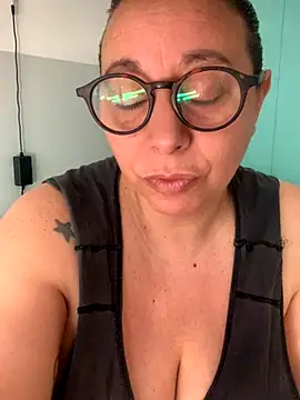 Snapshot of LupeLok chatting on November 2025 03:13:02 PM LupeLok online show from November 2025 03:13:02 PM