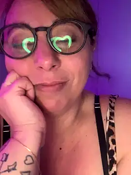 Snapshot of LupeLok chatting on November 2025 05:18:02 AM LupeLok online show from November 2025 05:18:02 AM