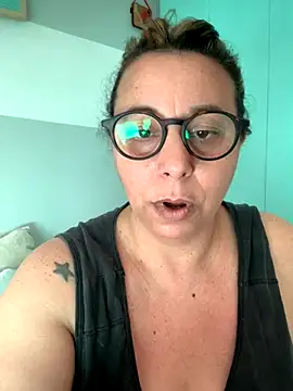 Snapshot of LupeLok chatting on November 2025 06:50:02 PM LupeLok online show from November 2025 06:50:02 PM