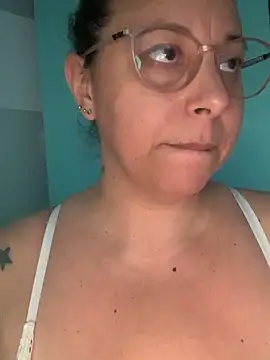 Snapshot of LupeLok chatting on November 2025 07:56:02 PM LupeLok online show from November 2025 07:56:02 PM