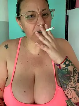 Snapshot of LupeLok chatting on November 2025 12:49:01 PM LupeLok online show from November 2025 12:49:01 PM