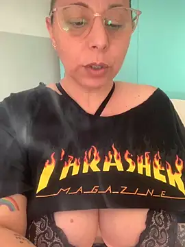 Snapshot of LupeLok chatting on November 2025 08:08:02 PM LupeLok online show from November 2025 08:08:02 PM