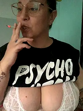 Snapshot of LupeLok chatting on November 2025 06:10:02 PM LupeLok online show from November 2025 06:10:02 PM