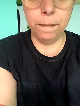 Snapshot of LupeLok chatting on November 2025 05:16:01 PM LupeLok online show from November 2025 05:16:01 PM