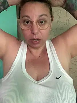 Snapshot of LupeLok chatting on December 2025 01:07:01 PM LupeLok online show from December 2025 01:07:01 PM