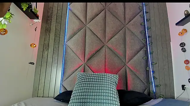 TiffValentinee  online show from October 2025 07:32:01 PM