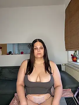 Katherine Leyla online show from May 2026 07:00:01 PM