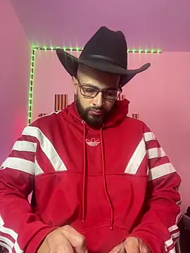 Snapshot of magnumchris chatting on June 2026 11:40:02 AM magnumchris online show from June 2026 11:40:02 AM