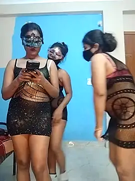 Snapshot of Sexy_dolls chatting on November 2025 01:11:01 PM Sexy dolls online show from November 2025 01:11:01 PM