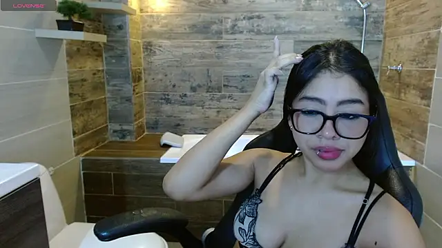 Snapshot of Sky_winter chatting on February 2026 02:48:02 PM Sky winter online show from February 2026 02:48:02 PM