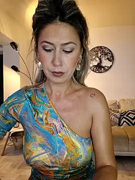 Snapshot of CelynaRoss chatting on September 2025 08:41:02 AM CelynaRoss online show from September 2025 08:41:02 AM