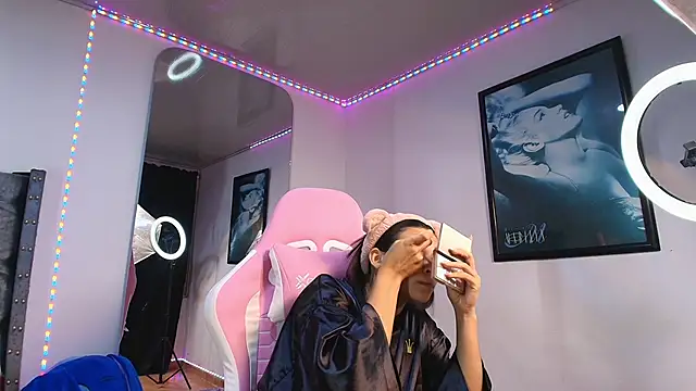 GraceWallace  online show from November 2025 12:20:02 AM