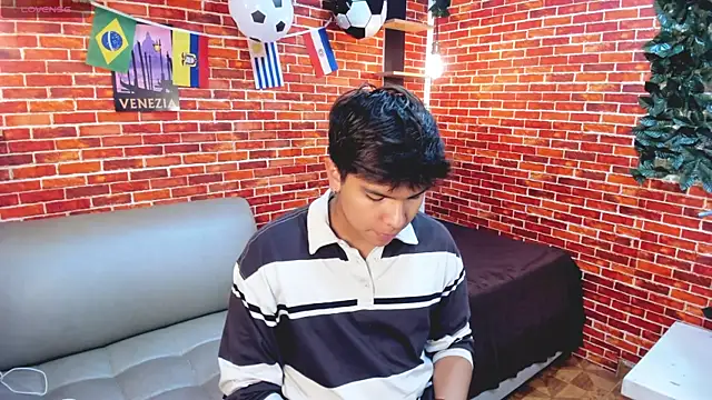 Thiago Kozak online show from July 2026 12:33:01 PM
