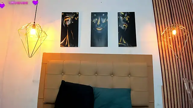 alesziarose online show from September 2025 08:10:01 PM