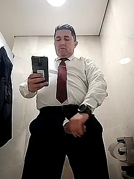 Snapshot of BigCristh79 chatting on May 2026 01:06:02 PM BigCristh79 online show from May 2026 01:06:02 PM