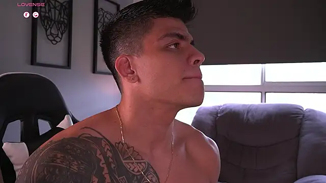 Snapshot of tyler_muscle1 chatting on September 2025 03:34:02 PM tyler muscle1 online show from September 2025 03:34:02 PM