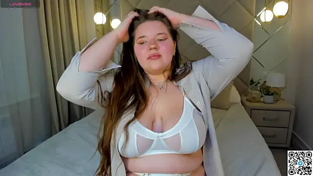 Snapshot of Chloee_White chatting on November 2025 08:25:01 AM Chloee White online show from November 2025 08:25:01 AM