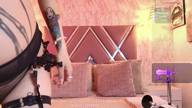 Aliice1  online show from October 2025 07:00:01 PM