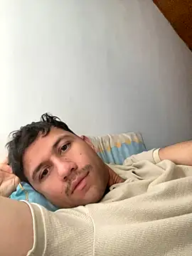 Michaell Spinelly online show from November 2025 03:25:02 PM