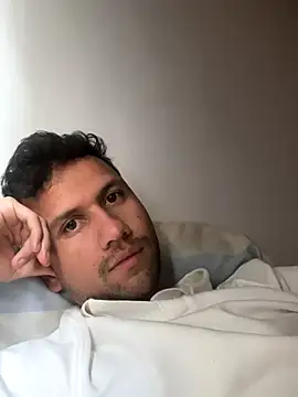 Michaell Spinelly online show from November 2025 07:48:02 PM