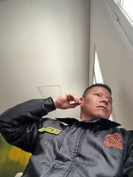 Manu0586 online show from April 2026 01:02:02 PM