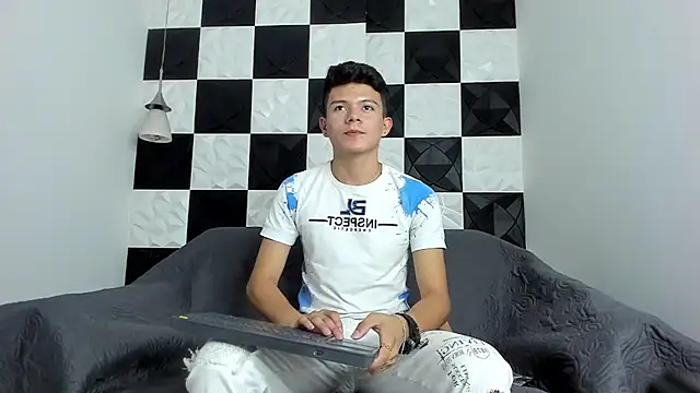Snapshot of AndyFame1 chatting on September 2025 07:03:01 PM AndyFame1 online show from September 2025 07:03:01 PM