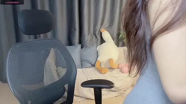 Snapshot of Yin-LL chatting on September 2025 05:07:01 PM Yin-LL online show from September 2025 05:07:01 PM