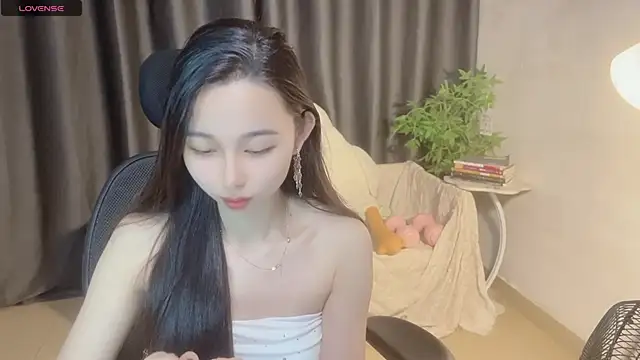 Snapshot of Yin-LL chatting on October 2025 12:39:02 PM Yin-LL online show from October 2025 12:39:02 PM